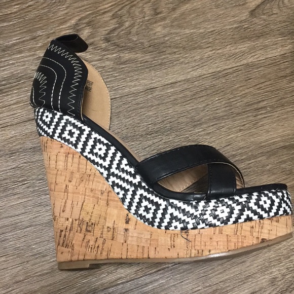 Chase & Chloe Wedges - Picture 2 of 8